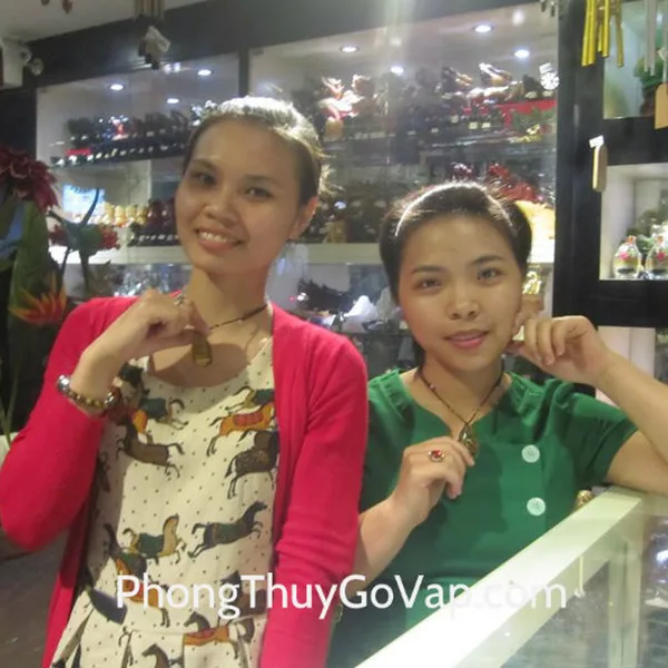 Chị Phương - khách hàng mua mặt phật bản mệnh S1134 và chuỗi tỳ hưu S2045
