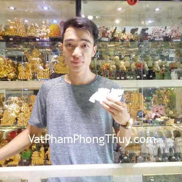 Anh Tấn - khách hàng mua Tỳ hưu Bạch ngọc cõng gậy như ý H006