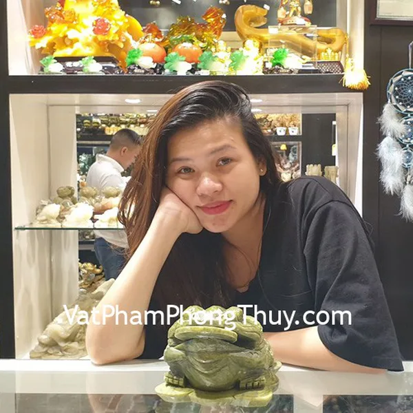 Chị Yến - khách hàng mua thiềm thừ đá lam ngọc xanh khủng GM178